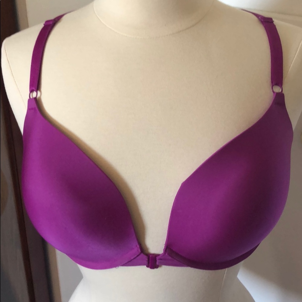 🚫🚫SOLD🚫🚫 Very good condition VS BRA front clasp